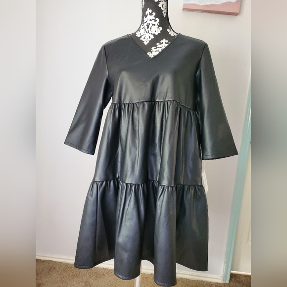 Morgan Taylor Dresses & Skirts - Morgan Taylor Black dress. Size M